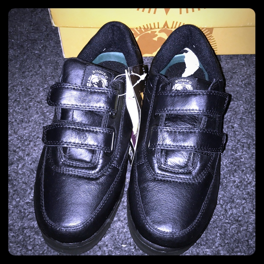 Rugged exposure leather walking shoes